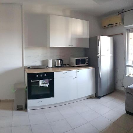 Cozy Flat With Parking Well-Placed Near Tlv Airport Appartement Lod Buitenkant foto